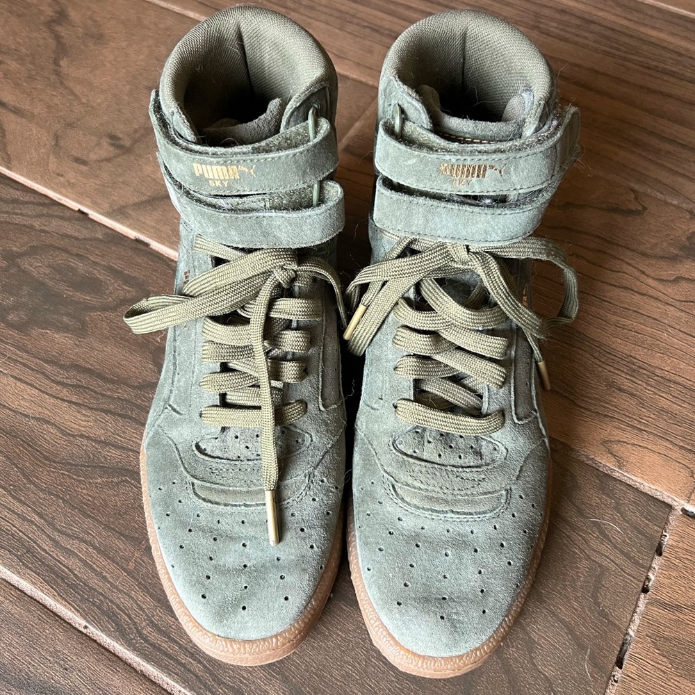 Women’s size 7 Olive suede high top Puma sneaker - Picture 2 of 6